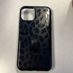 Black leopard iPhone 11 pro Loopy case